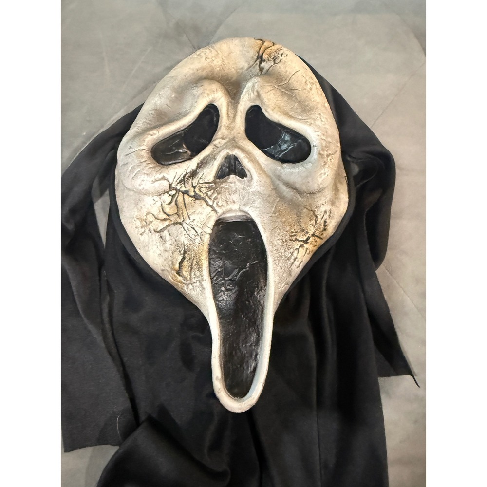 Fun World Ghostface Mask‎ Weathered Cracked Scream Horror Movie Slasher Costume